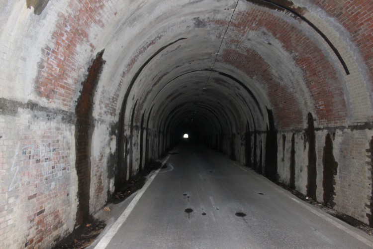 佐敷トンネル