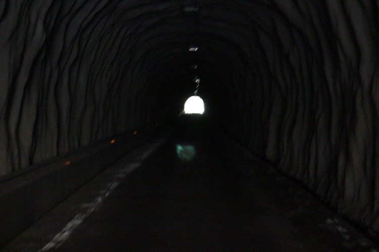 月居隧道