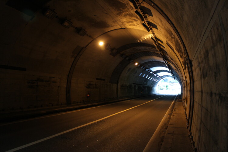 安竜トンネル